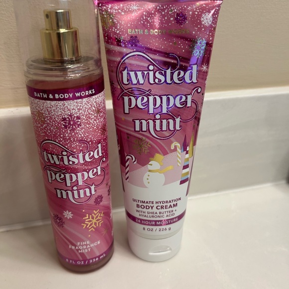 Bath & Body Works Other - Bath & Body Works Twisted Peppermint Set - Pink and White